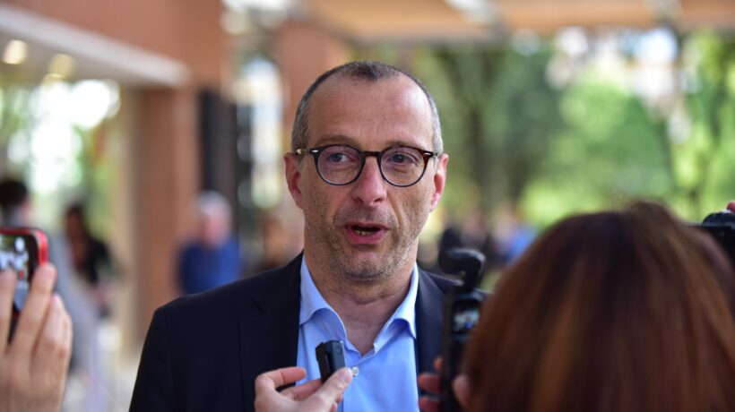 Ricci tira dritto: «Vinceremo». Il M5s sta alla finestra ma non si fida