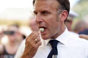 Sberla a Macron: Btp meglio dei titoli di Parigi