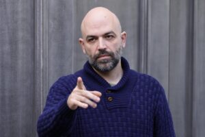 Il lagnoso «recluso» che vive in tv e nei teatri