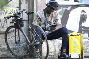 I sindacati tolgono il bonus caldo ai rider ed esultano