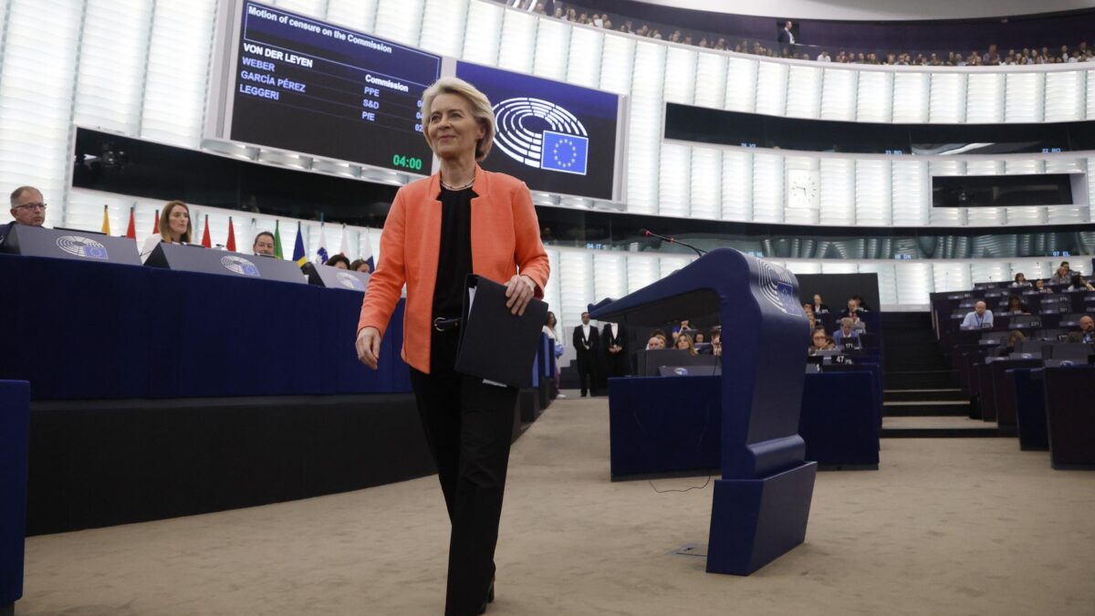 I socialisti in affanno non votano contro la sfiducia a Ursula