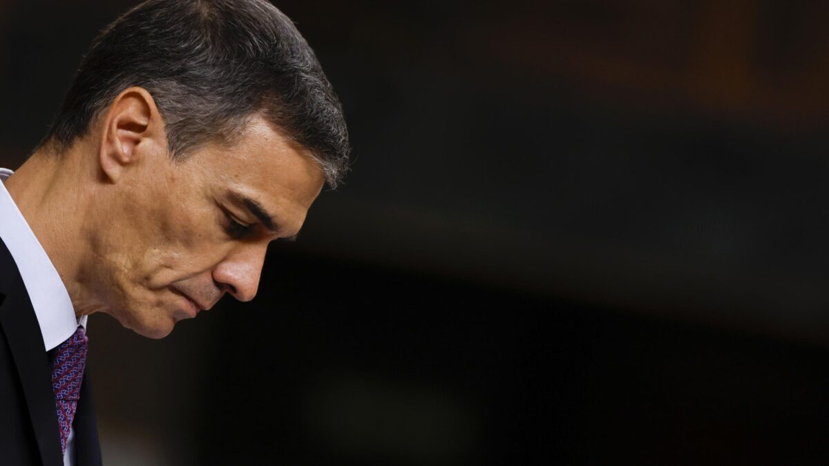 Tre ceffoni a Sánchez: alleati in fuga, scandali e un miliardo di Pnrr in fumo