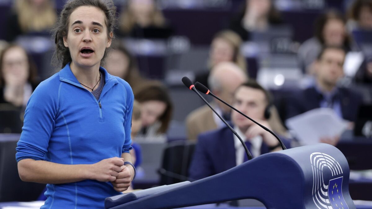 Rackete sperona gli elettori presi in giro dalla sinistra: «Ciao, ciao Europarlamento»