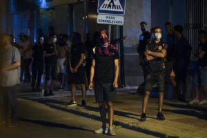 In Spagna parte la guerriglia urbana
