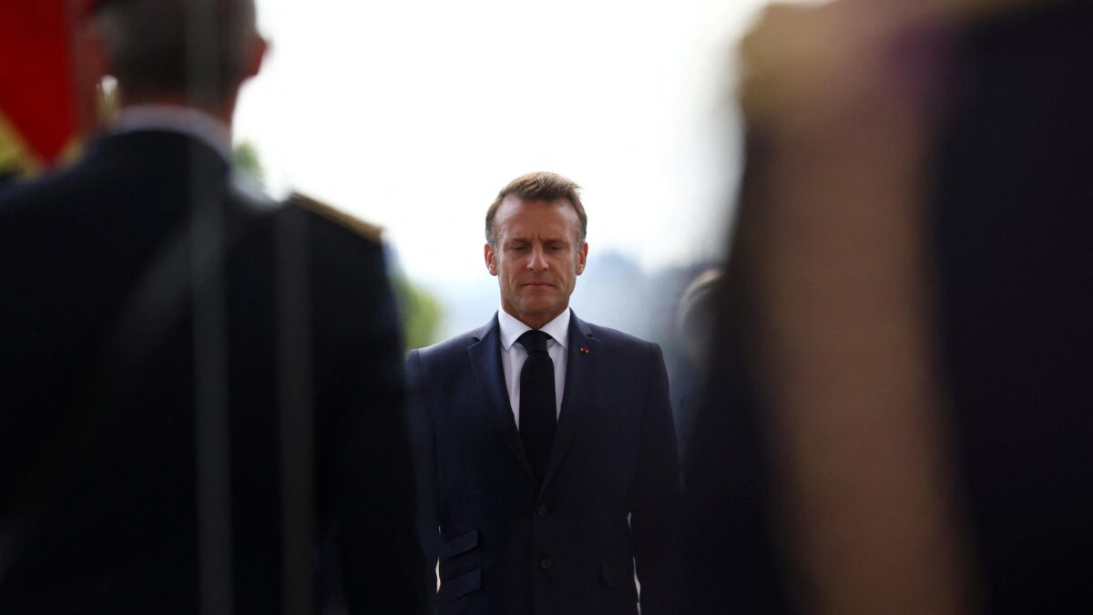 Bocciata la linea dura di Macron. Meloni: «Serve patto di buon senso»