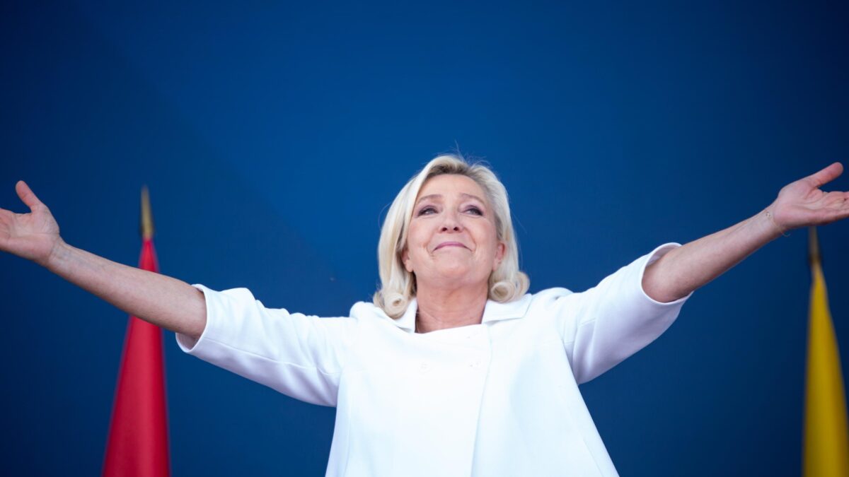 Pensioni bloccate e niente Pasquetta. L’austerità francese favorirà Le Pen