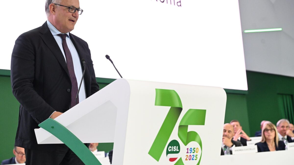 Gualtieri spende 22 milioni e sana gli abusivi