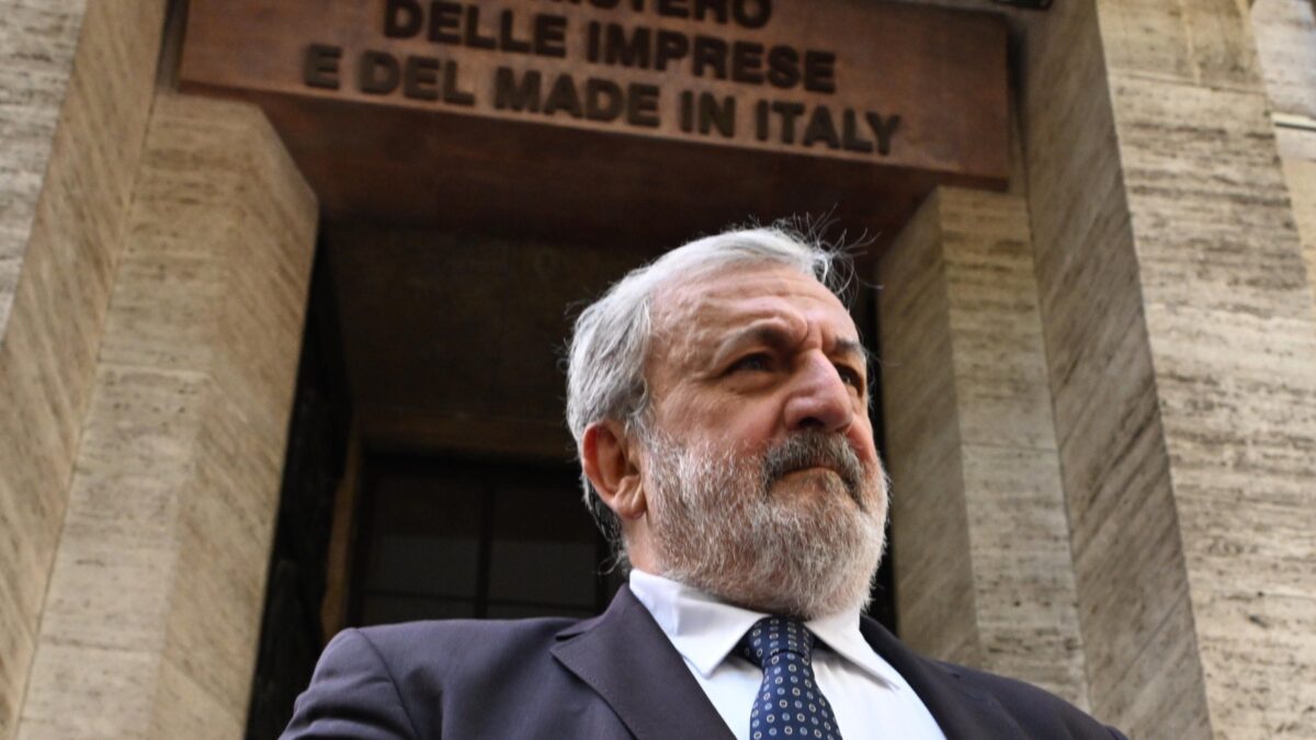 Emiliano come Berlusconi: legnate ai giudici
