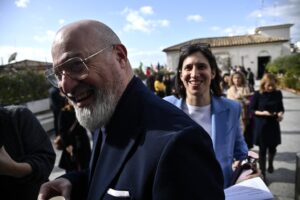 Quanti ipocriti adesso scaricano la baronessa