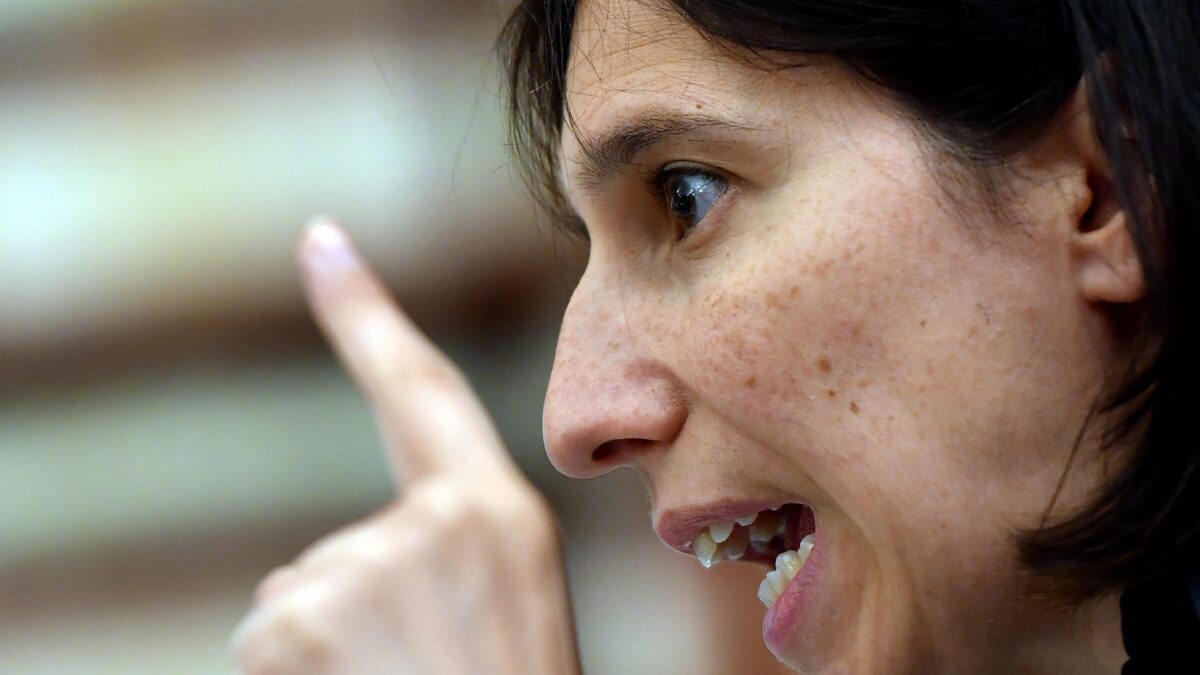 Nuovo psicodramma sulla censura. Ma al circo rosso arrivano più soldi