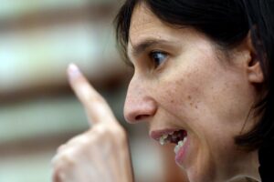 Nuovo psicodramma sulla censura. Ma al circo rosso arrivano più soldi