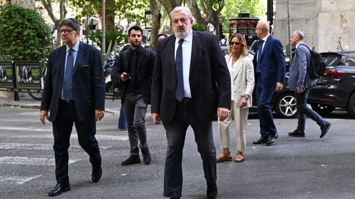 Emiliano rema contro, ma il salva Ilva è legge