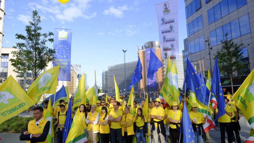Coldiretti: «Traditi da Ursula». Trattori in piazza a Roma e Bruxelles