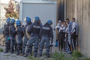 I giudici paladini della libertà: dei migranti, non degli italiani
