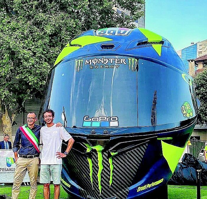 Ricci rischia di finire travolto dal «cascone» di Valentino Rossi