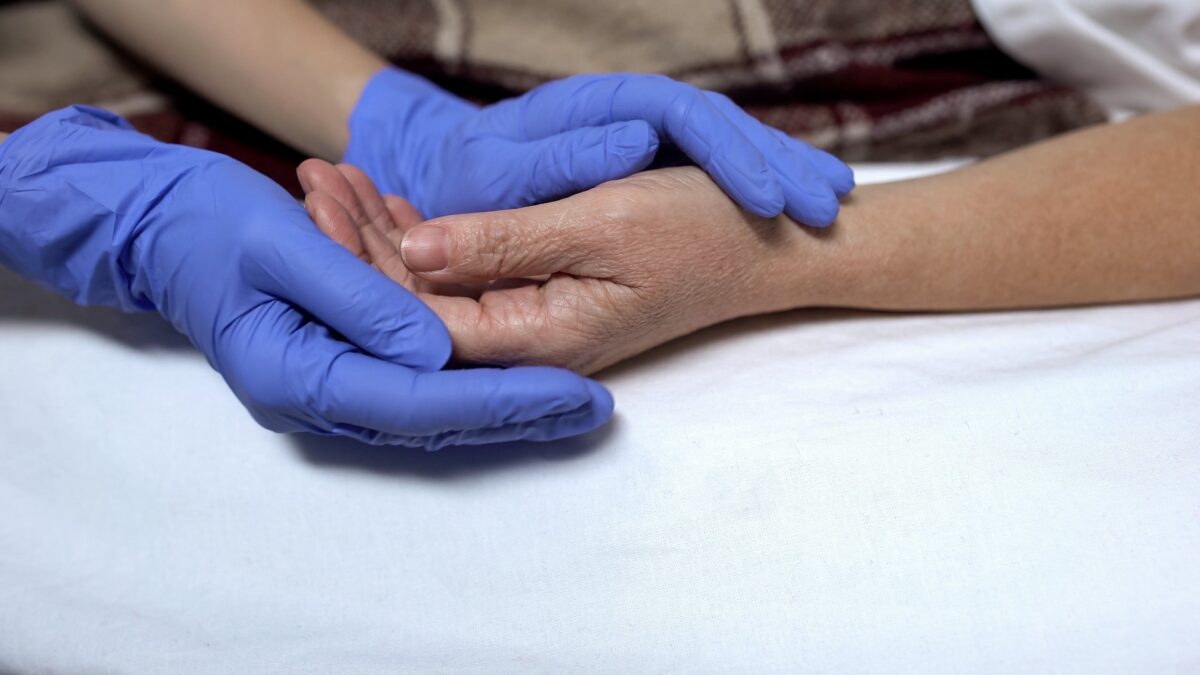 Il centrodestra fissa un limite al fine vita: «Il servizio sanitario non può uccidere»