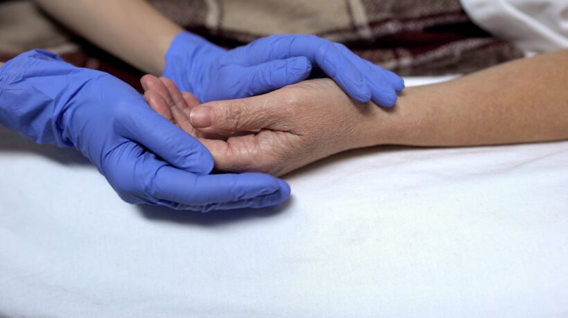 Il centrodestra fissa un limite al fine vita: «Il servizio sanitario non può uccidere»