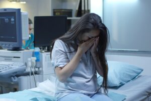 Il grido delle madri dopo l’aborto: «Perché nessuno ci ha fermato?»