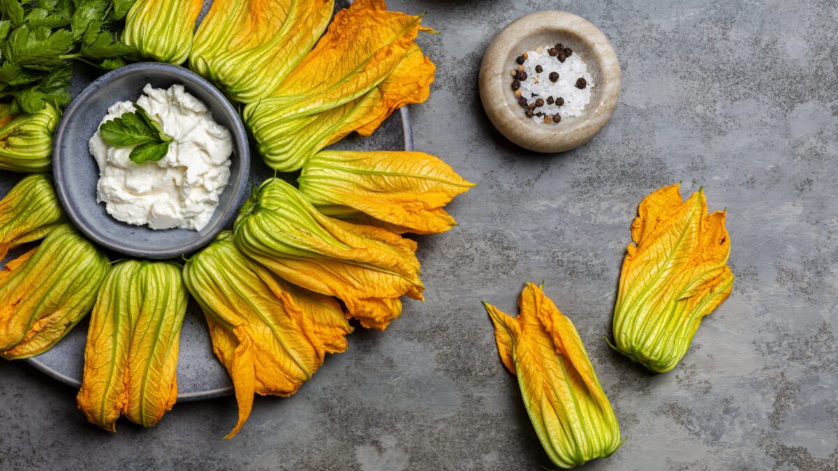 Dal Medioevo a oggi tutto è cambiato. Ma non l’acquolina per i fiori di zucca