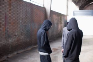 I nostri giovani in ansia per un esame. I maranza devastano e accoltellano