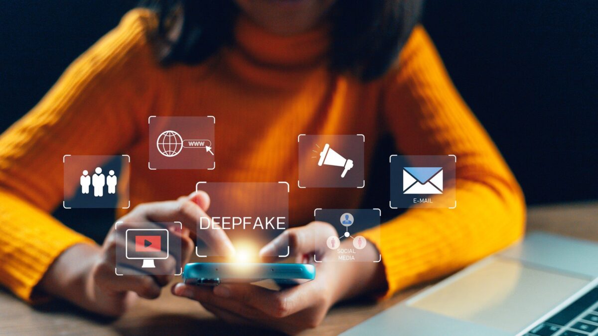 Le Destre spinte dalle bufale in Rete? «È una fake news»