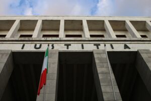 Corinaldo, la fuga imbarazza i pm
