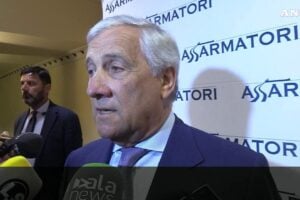 Tajani: «Tutto ciò che si spende in sicurezza si trasforma in utili»