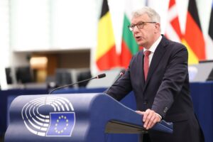 Fernand Kartheiser: «L’Ue crea nemici per rafforzarsi»