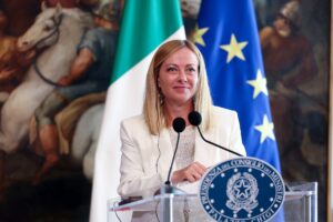 Una mossa del cavallo irrituale. Se non è strategia politica questa…