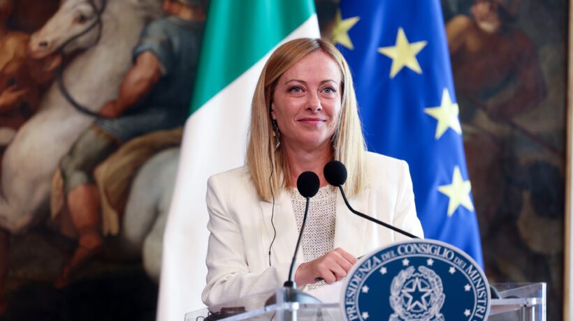 Una mossa del cavallo irrituale. Se non è strategia politica questa…