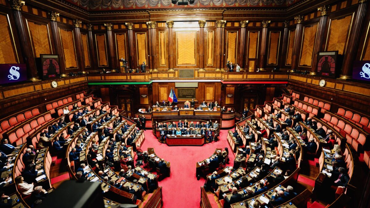 Dem e M5s: lo Stato paghi il suicidio assistito