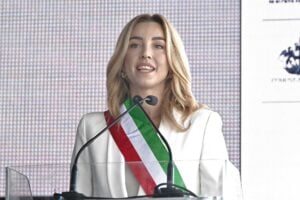 Salis studia da leader del «campo largo»: subito più imposte sulle case di Genova