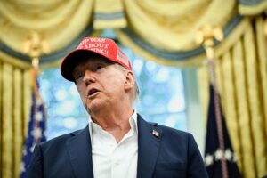 Trump apre le porte a un’intesa sui dazi. Ma le bizze francesi ci costeranno care