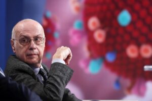 Invece di scusarsi, i baroni provano a tappare la bocca a chi li critica