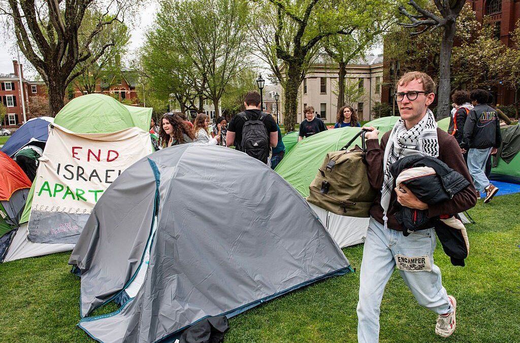 Le università si piegano a The Donald: multe milionarie e addio «diversità»