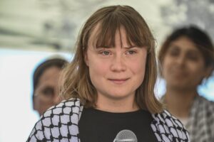 Greta ci riprova con la nave delle Ong: «Rompiamo l’assedio della Striscia»