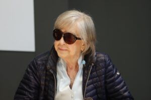 «Repubblica» cancella la mamma: «Con l’utero in affitto non esiste»