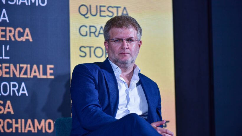 Carlo Fidanza: «Sui rom la sinistra fa come gli struzzi»