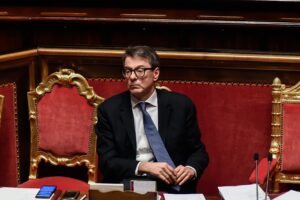 Pressing sulle banche. Dagli anticipi fiscali gli aiuti al ceto medio