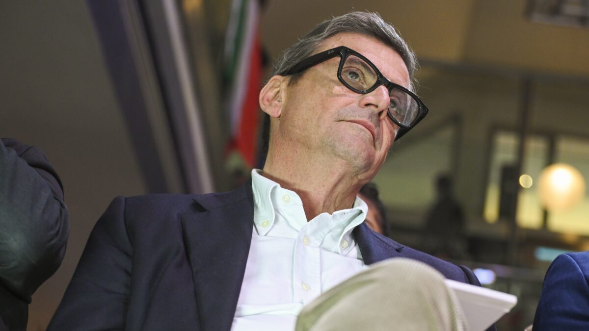 Calenda, il risolutore (a parole) che cerca un posto al sole a destra