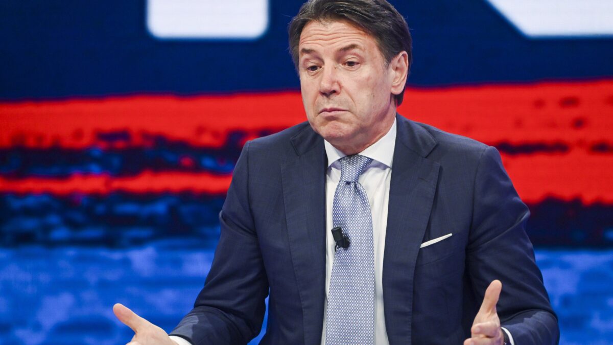 Conte commissaria Ricci e umilia il Pd