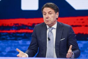 Conte commissaria Ricci e umilia il Pd