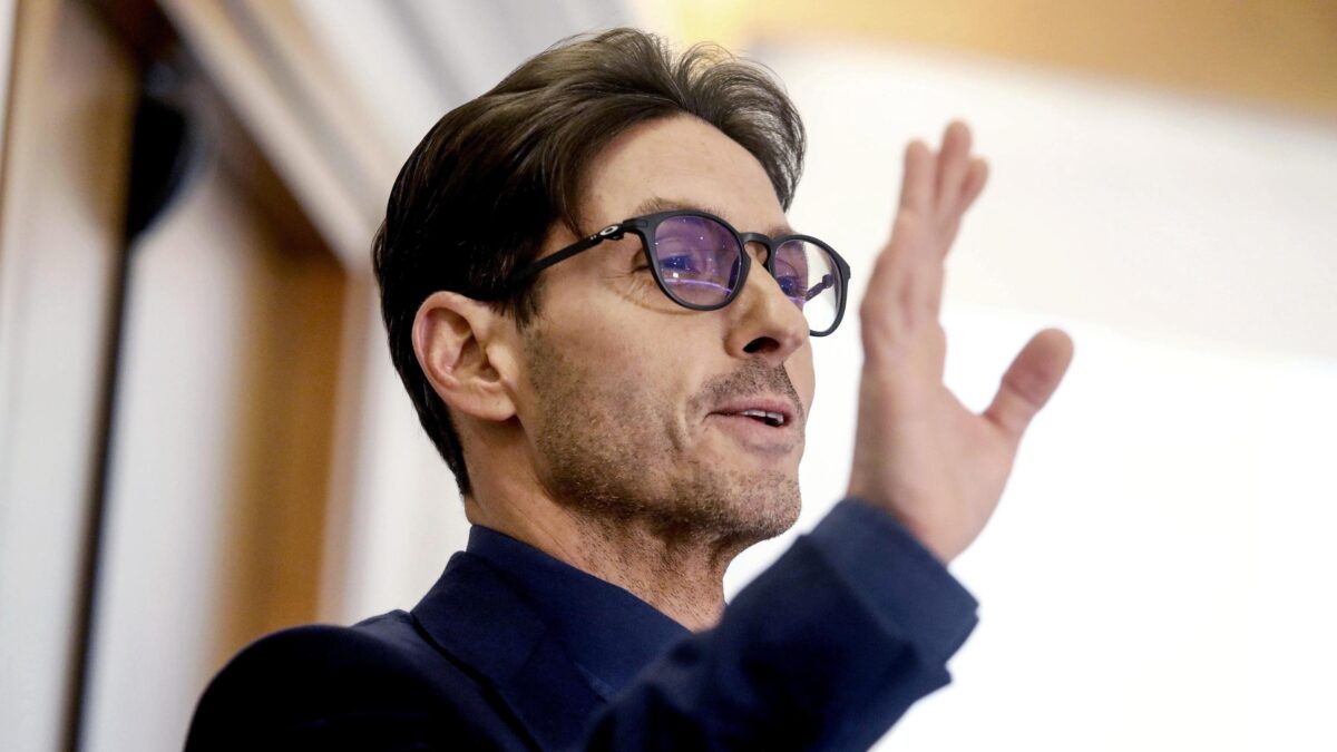 Merz ha dato Mediaworld ai cinesi. Adesso niente scherzi su Mediaset