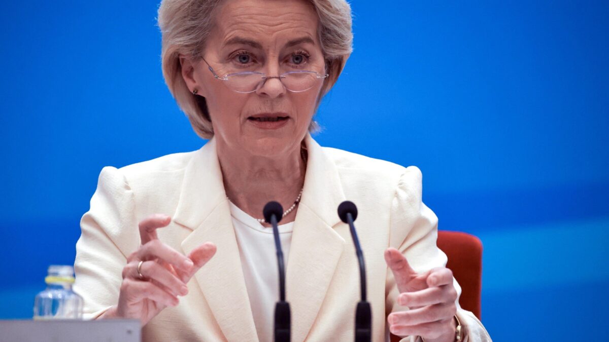 Chiamatela Ursula «mano lesta». Eliminati i messaggi del Pfizergate