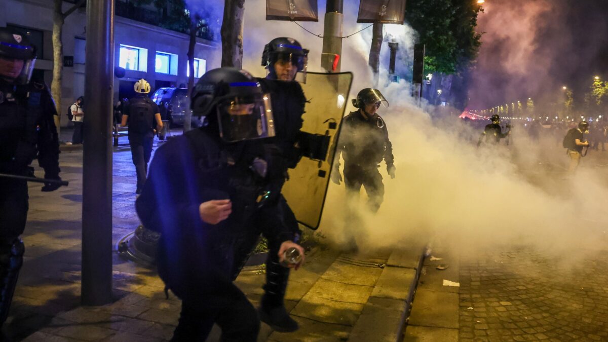 Tattiche paramilitari e armi da fuoco. La guerriglia urbana è salita di livello