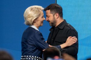 La Ue prova a sabotare la pace di Ferragosto