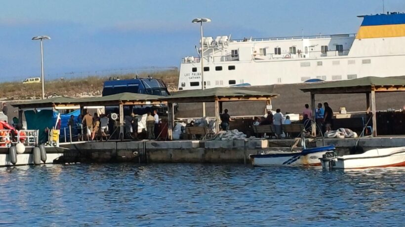 Le Ong si inventano il blocco a Lampedusa