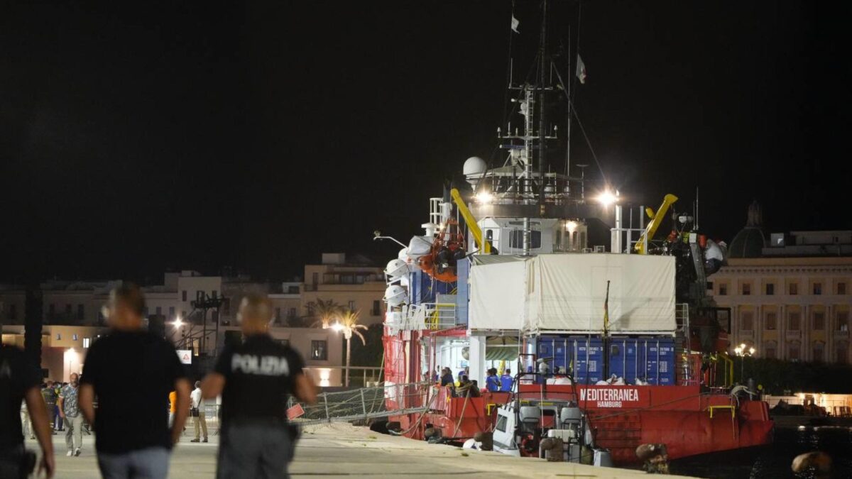 L’arroganza delle Ong. Fanno i pirati in mare e vogliono essere al di sopra della legge