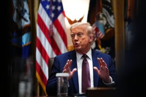 Trump ribalta la Fed e minaccia nuovi dazi all’Ue