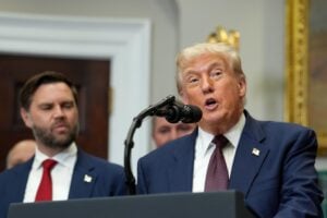 Trump firma l’ordine esecutivo. Dazi in vigore dal 7 agosto